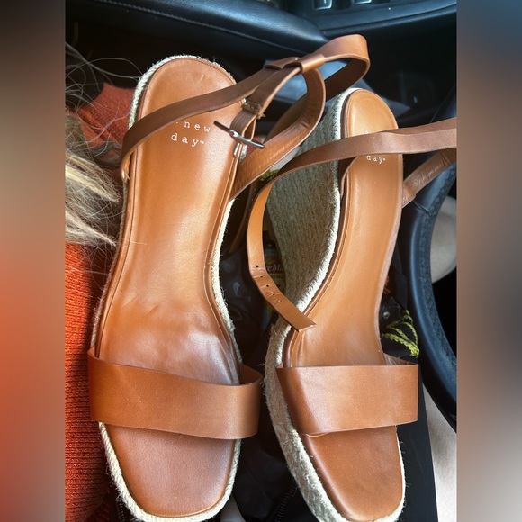 A New Day Wedge Heels - Picture 3 of 8